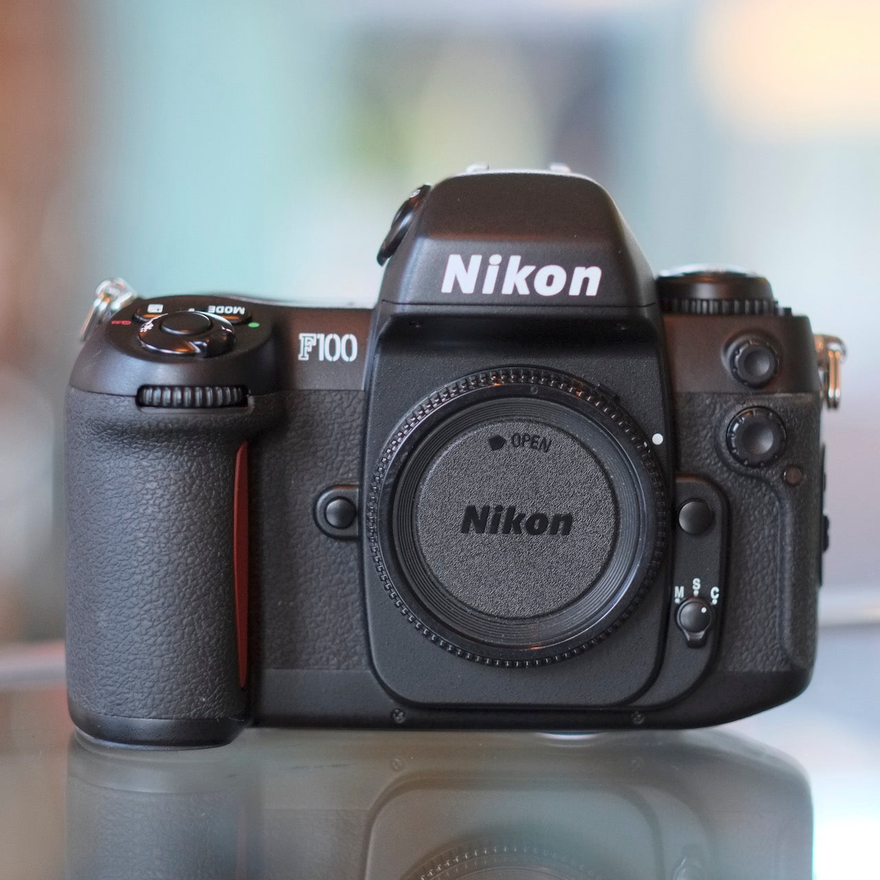 Nikon F100